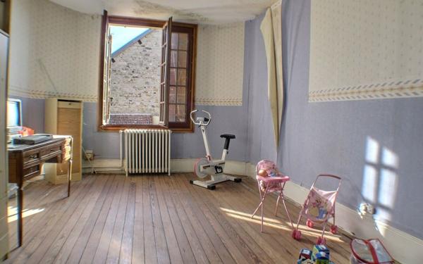 Maison à vendre    5 pièces •  Lacanche