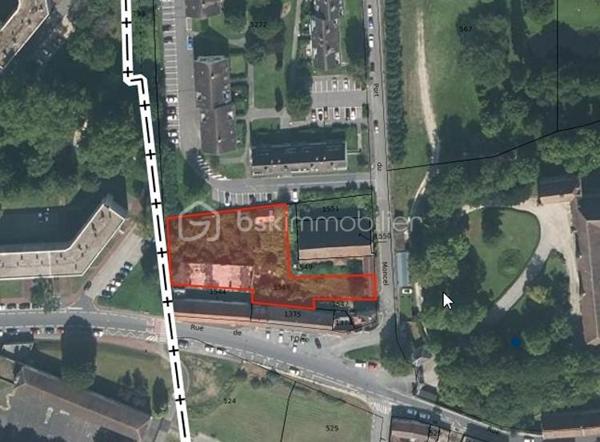 Terrain de 2 008 m²