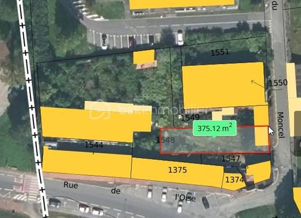 Terrain de 2 008 m²