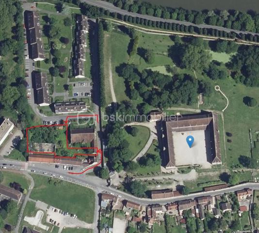 Terrain de 2 008 m²