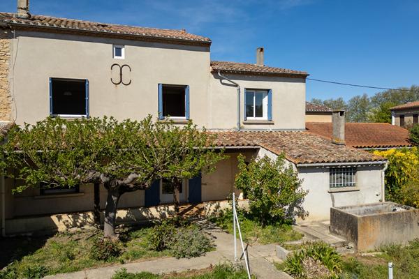 CARCASSONNE – ALZONNE Vaste maison de ville. 250m² (149m² hab.) avec jardin, terrasse abritée et garage