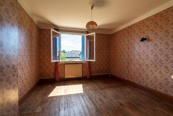CARCASSONNE – ALZONNE Vaste maison de ville. 250m² (149m² hab.) avec jardin, terrasse abritée et garage