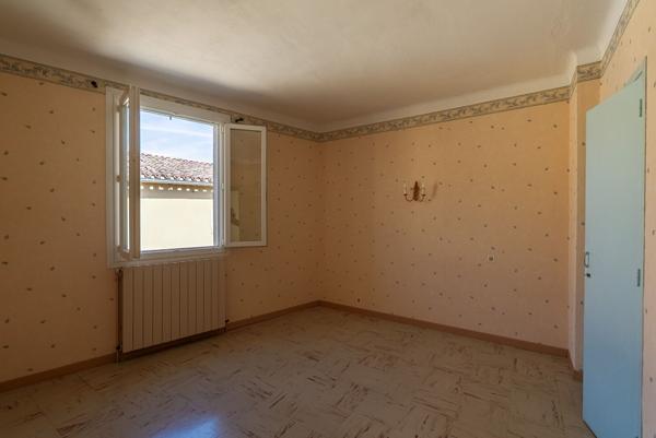 CARCASSONNE – ALZONNE Vaste maison de ville. 250m² (149m² hab.) avec jardin, terrasse abritée et garage