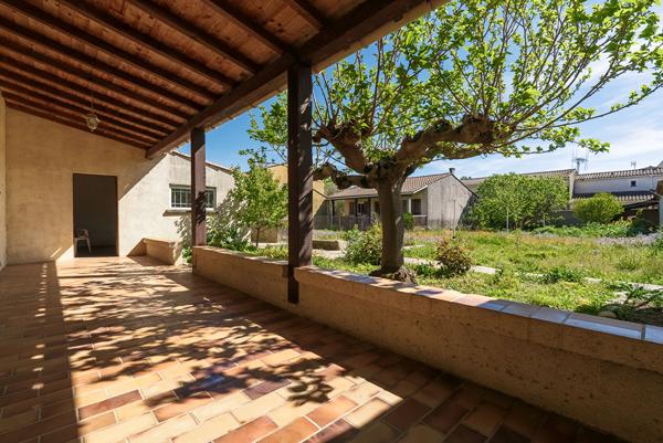 CARCASSONNE – ALZONNE Vaste maison de ville. 250m² (149m² hab.) avec jardin, terrasse abritée et garage