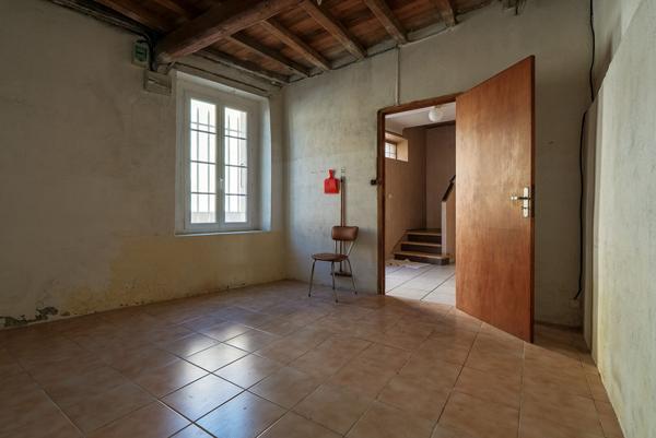 CARCASSONNE – ALZONNE Vaste maison de ville. 250m² (149m² hab.) avec jardin, terrasse abritée et garage