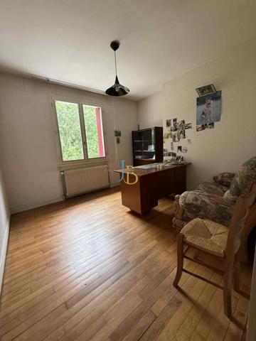 Saint-Doulchard (18230) EN EXCLUSIVITÉ SUR SAINT-DOULCHARD Maison trois chambres