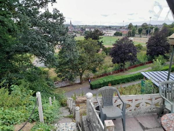 Faites revivre cette maison individuelle située dans un quartier calme.