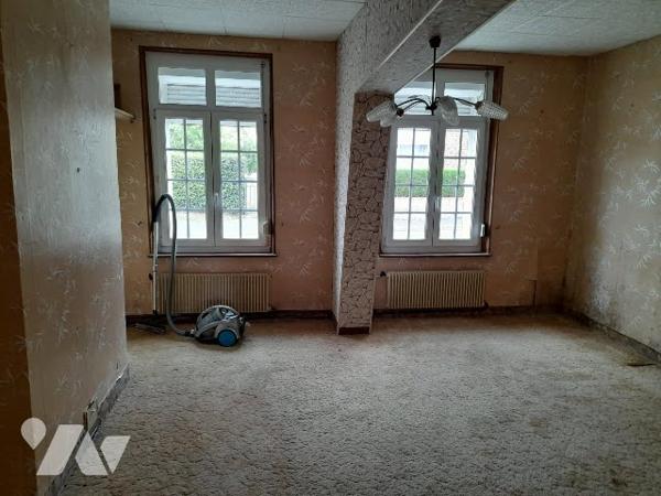 Faites revivre cette maison individuelle située dans un quartier calme.