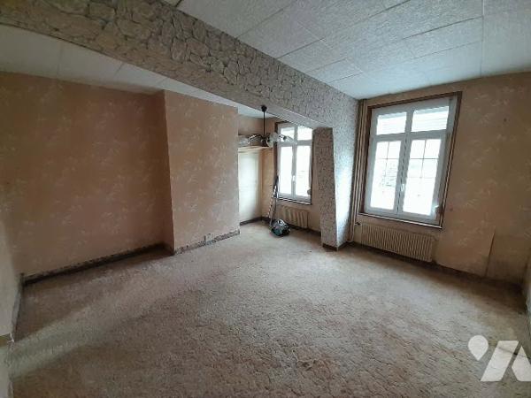 Faites revivre cette maison individuelle située dans un quartier calme.