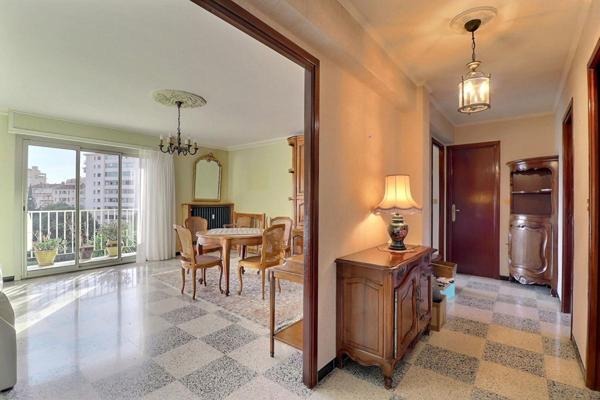 Toulon Claret - A 5 minutes à pied de la gare et à proximité du centre ville et axes autoroutiers - Appartement Toulon 3 pièces 73 m2 - Cave