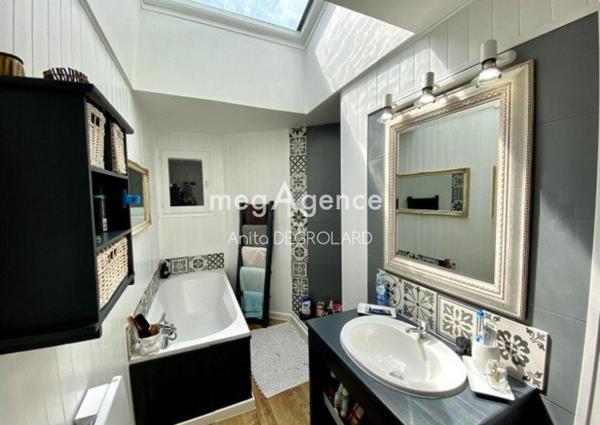 Maison à LA ROCHE-SUR-YON, 85000 - 7 pièces 184m²