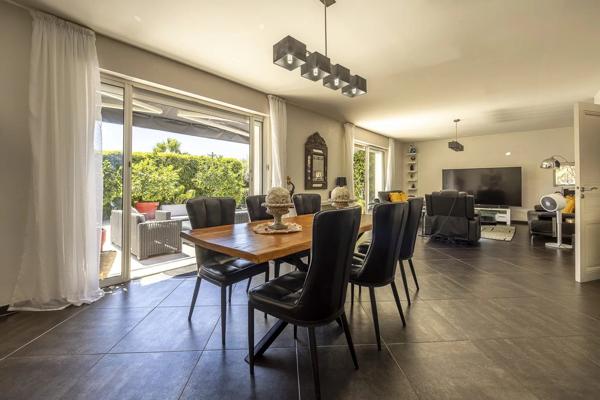 Antibes (Saint Jean) – Villa avec garage, jardin et piscine