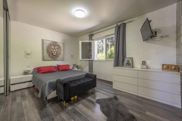 Antibes (Saint Jean) – Villa avec garage, jardin et piscine