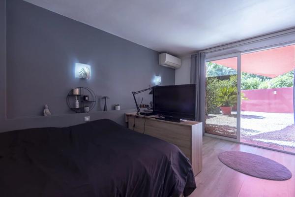 Antibes (Saint Jean) – Villa avec garage, jardin et piscine