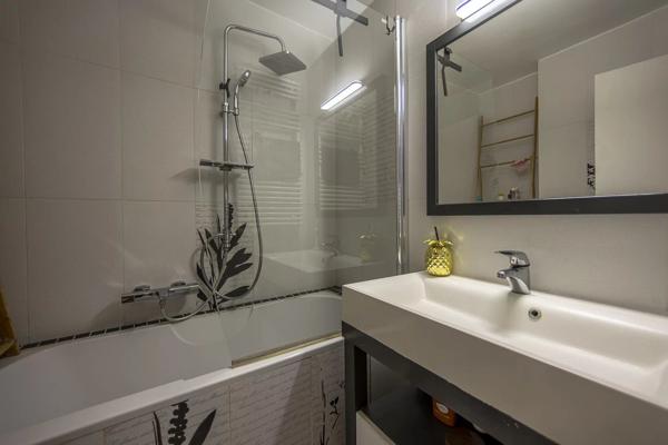 Antibes (Saint Jean) – Villa avec garage, jardin et piscine