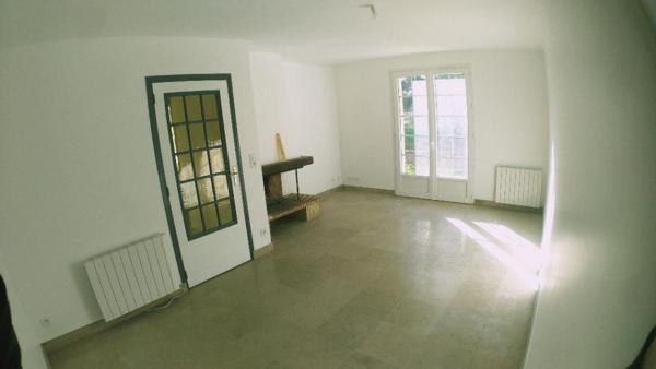 Maison de 65m2 environ située sur la commune d'Episy avec près de 400 m2 de terrain