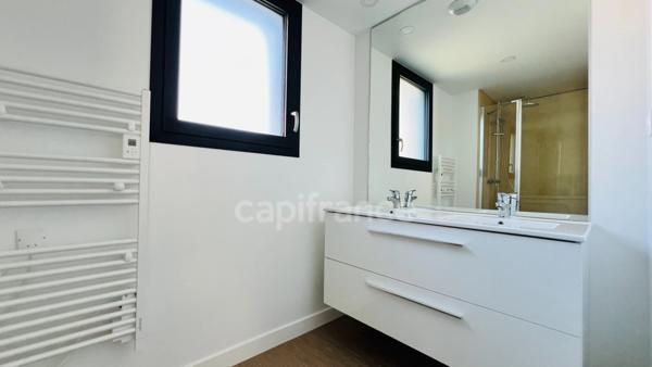 Dpt Finistère (29), à vendre CROZON centre - Appartement T3 de 74,40 m² habitable - Garage Terrasse vue Mer.