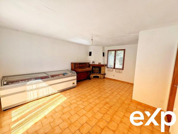 Deux maisons – 166,53 m² – Terrain 3 352 m² – 4 chambres + bureau