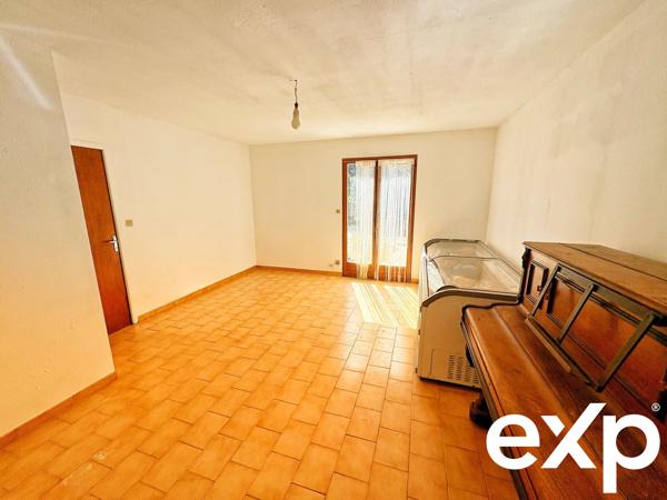 Deux maisons – 166,53 m² – Terrain 3 352 m² – 4 chambres + bureau