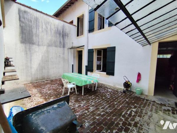 Maison avec garage, grange de 115 m², atelier et jardin en bord de bras de Meuse