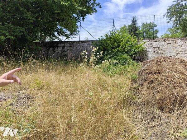 Maison avec garage, grange de 115 m², atelier et jardin en bord de bras de Meuse