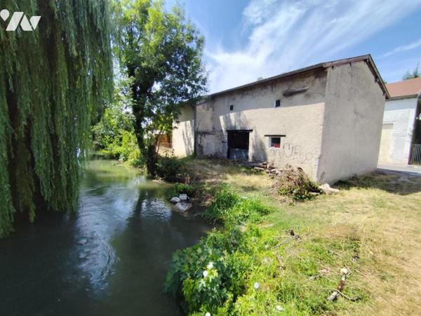 Maison avec garage, grange de 115 m², atelier et jardin en bord de bras de Meuse