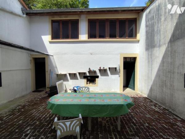 Maison avec garage, grange de 115 m², atelier et jardin en bord de bras de Meuse