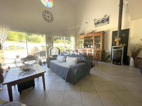 Maison moderne, économe, piscine et double garage