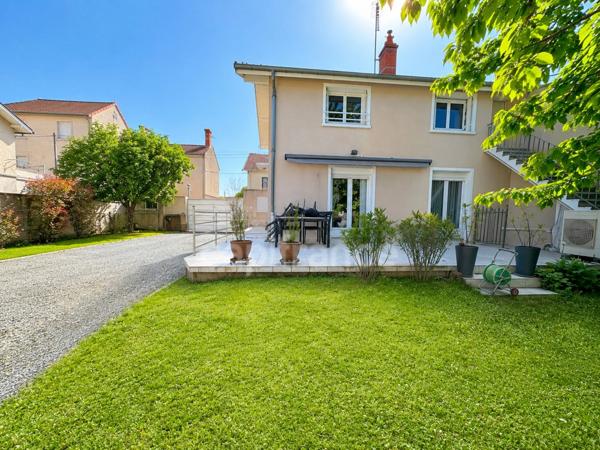ROANNE – Maison 123 m2 sur 480 m2 de TERRAIN - jardin - 3 chambres, TERRASSE et 3 GARAGES !