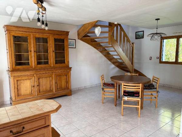 Maison a Vendre à BRIEC, en Finistère Sud (29), dans le Bourg, Maison d'habitation comprenant S...