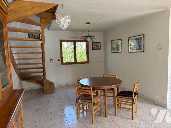 Maison a Vendre à BRIEC, en Finistère Sud (29), dans le Bourg, Maison d'habitation comprenant S...