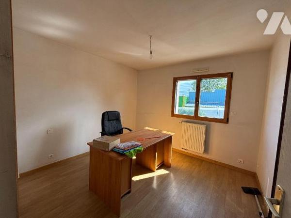 Maison a Vendre à BRIEC, en Finistère Sud (29), dans le Bourg, Maison d'habitation comprenant S...