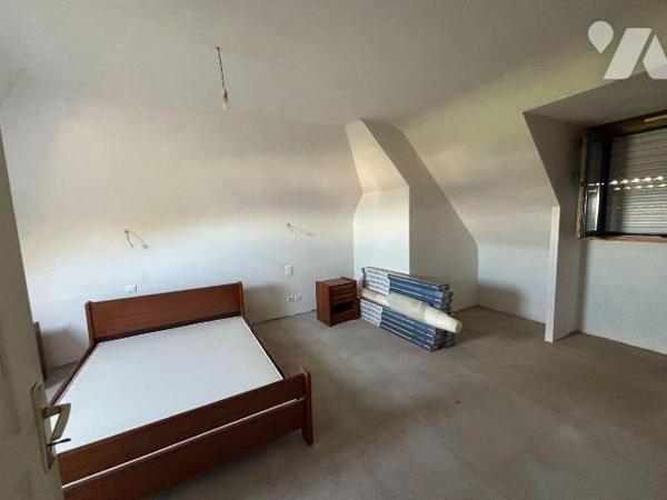 Maison a Vendre à BRIEC, en Finistère Sud (29), dans le Bourg, Maison d'habitation comprenant S...
