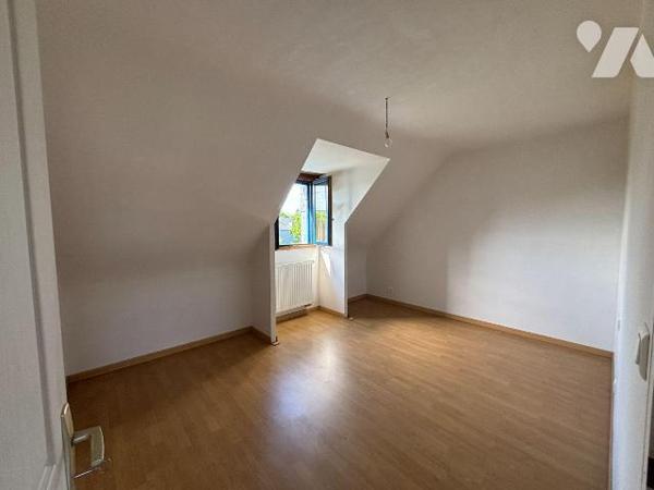 Maison a Vendre à BRIEC, en Finistère Sud (29), dans le Bourg, Maison d'habitation comprenant S...