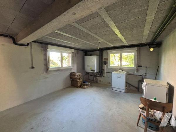 Maison a Vendre à BRIEC, en Finistère Sud (29), dans le Bourg, Maison d'habitation comprenant S...