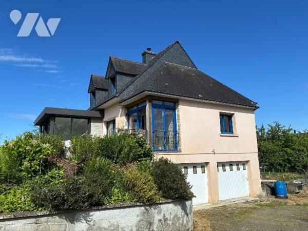 Maison a Vendre à BRIEC, en Finistère Sud (29), dans le Bourg, Maison d'habitation comprenant S...