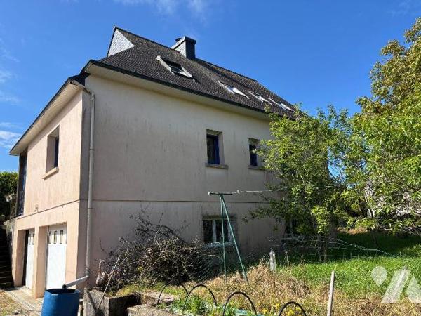 Maison a Vendre à BRIEC, en Finistère Sud (29), dans le Bourg, Maison d'habitation comprenant S...