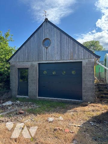 Maison a Vendre à BRIEC, en Finistère Sud (29), dans le Bourg, Maison d'habitation comprenant S...
