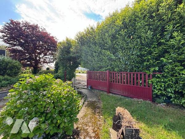 Maison a Vendre à BRIEC, en Finistère Sud (29), dans le Bourg, Maison d'habitation comprenant S...