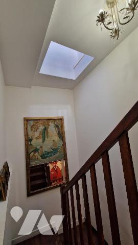 QUARTIER HISTORIQUE-MAISON RENOVEE AVEC COUR ET ATELIER