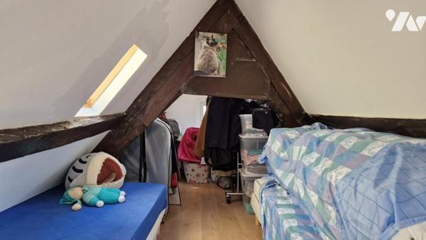 QUARTIER HISTORIQUE-MAISON RENOVEE AVEC COUR ET ATELIER