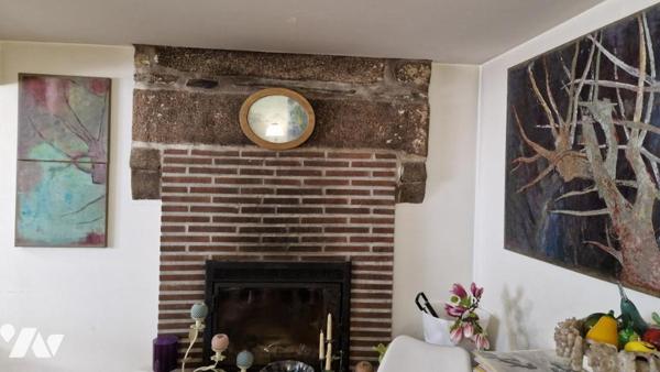 QUARTIER HISTORIQUE-MAISON RENOVEE AVEC COUR ET ATELIER