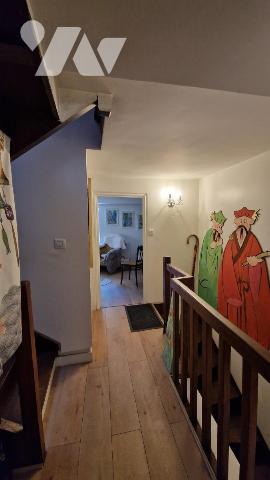 QUARTIER HISTORIQUE-MAISON RENOVEE AVEC COUR ET ATELIER