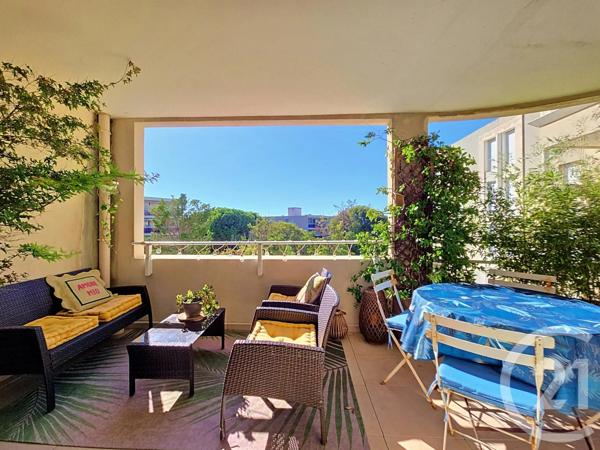 Appartement T3 à vendre  3 pièces - 70,45 m 2   MARSEILLE  - 13008