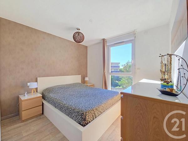 Appartement T3 à vendre  3 pièces - 70,45 m 2   MARSEILLE  - 13008