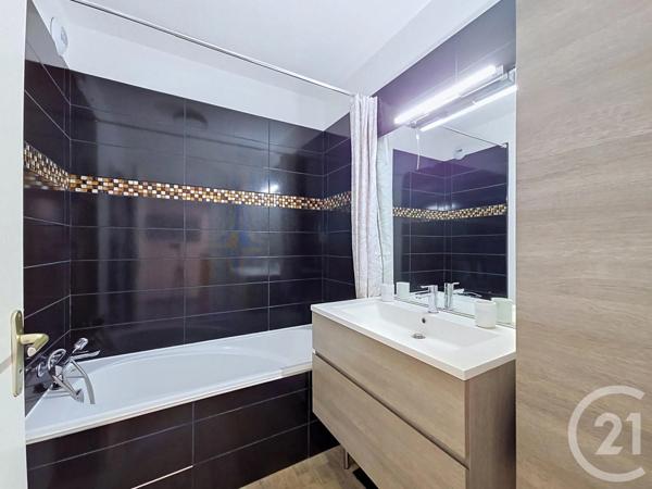Appartement T3 à vendre  3 pièces - 70,45 m 2   MARSEILLE  - 13008