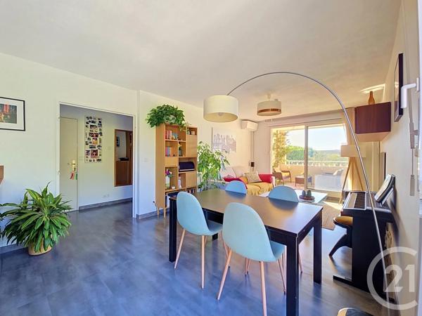 Appartement T3 à vendre  3 pièces - 70,45 m 2   MARSEILLE  - 13008