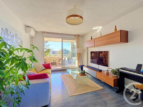 Appartement T3 à vendre  3 pièces - 70,45 m 2   MARSEILLE  - 13008