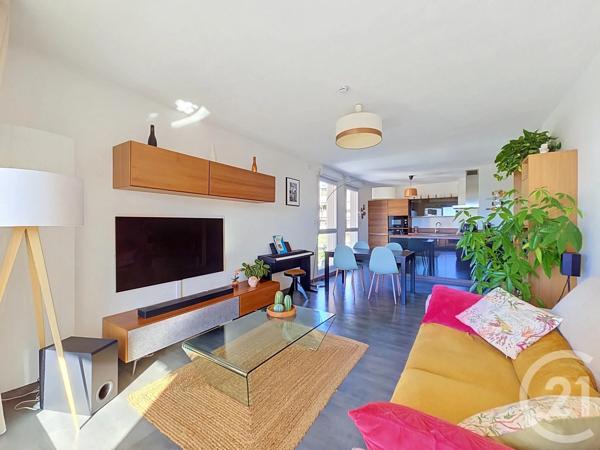 Appartement T3 à vendre  3 pièces - 70,45 m 2   MARSEILLE  - 13008