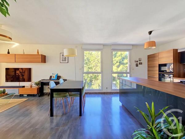 Appartement T3 à vendre  3 pièces - 70,45 m 2   MARSEILLE  - 13008